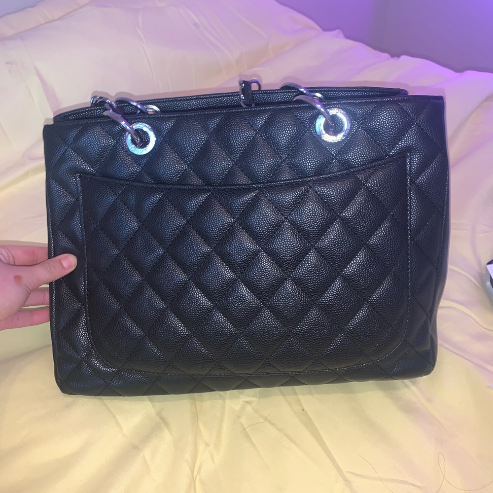 Caviar grand shopping tote